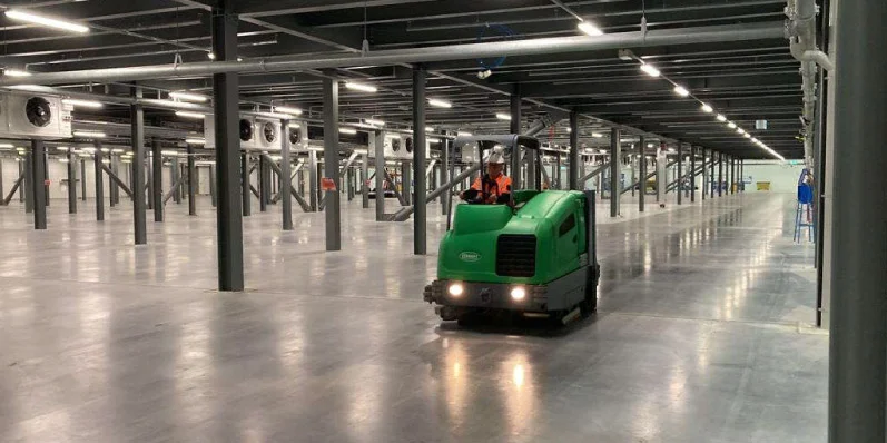 reasons to hire professionals to clean your warehouses